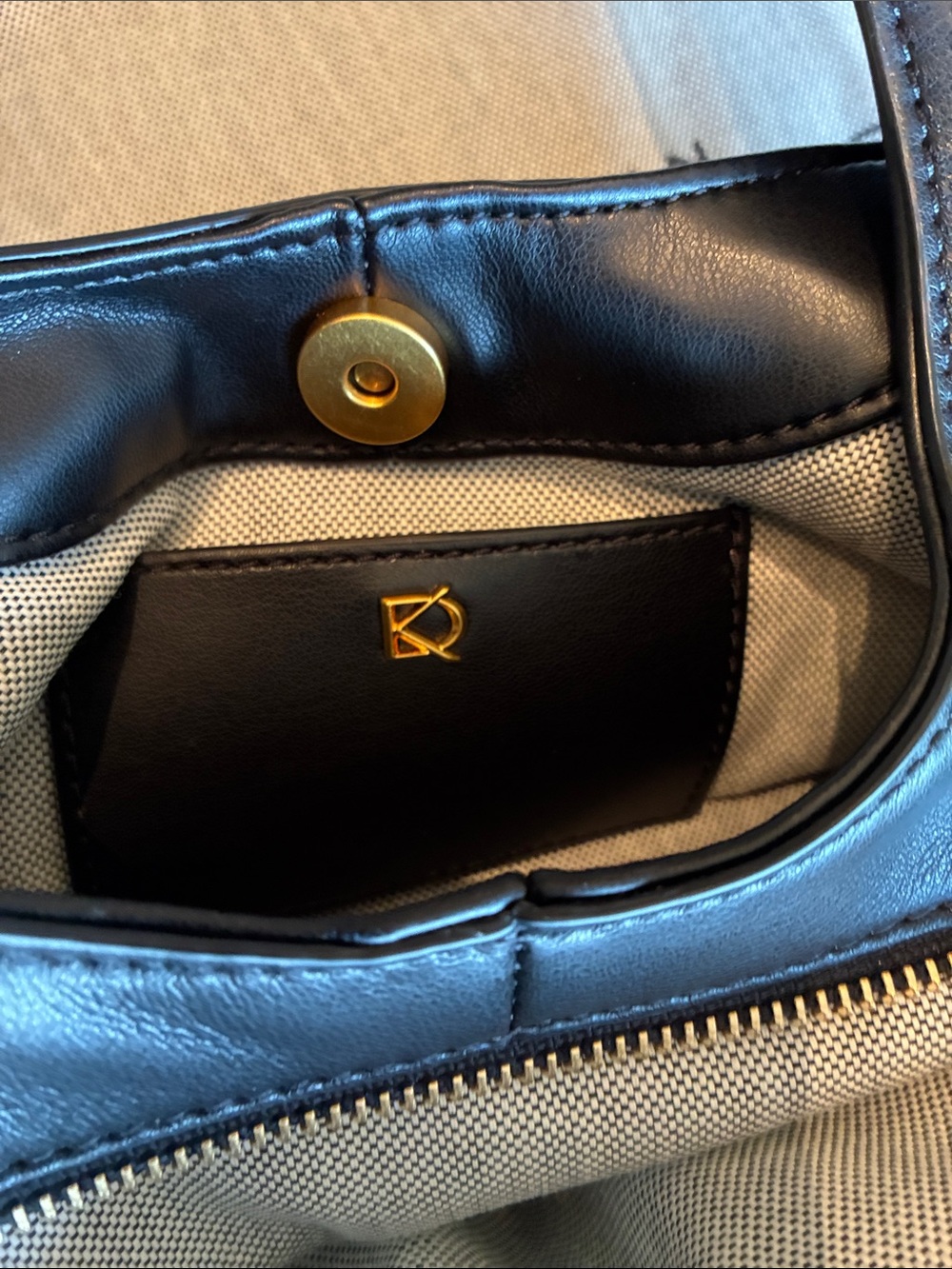 Donna Karan Black Leather Shoulder Bag with Gold Chain Trim - Picture 6 of 8
